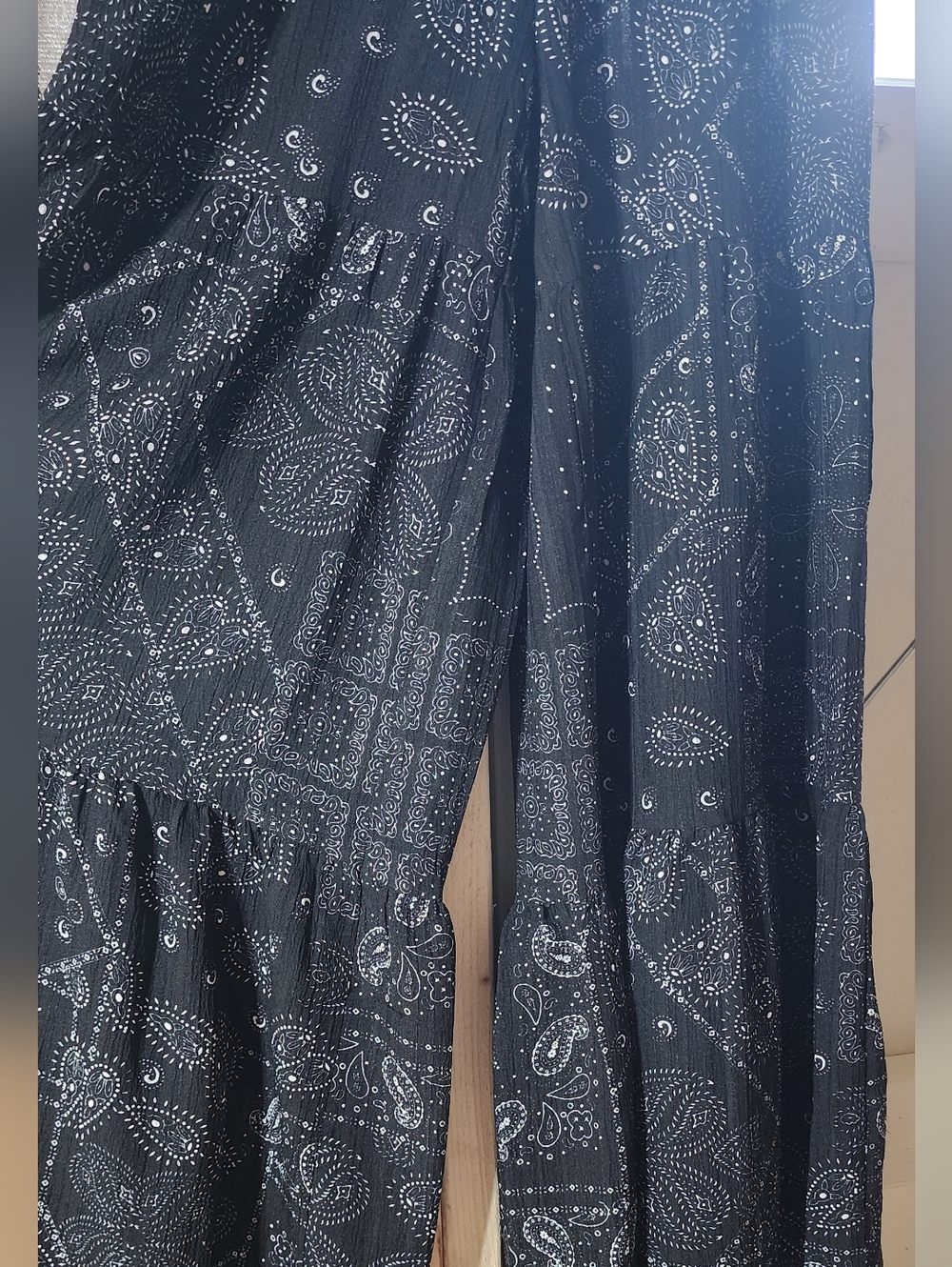 SOLD!! NEW!!!"POL Style" Fabulous & Flowy Black Paisley WideLeg Pants , NWT - Picture 3 of 6